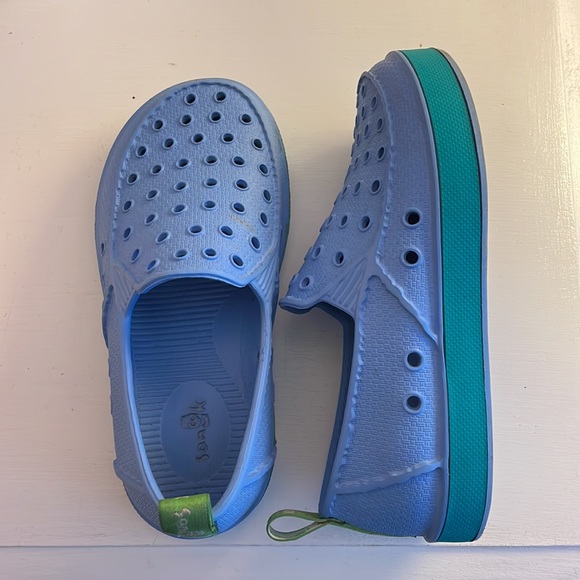 Sanuk water shoes - Picture 2 of 2